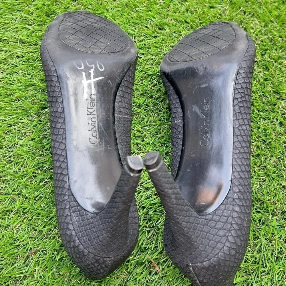 Calvin Klein Belino Black Pointed Toe Slip On Pump Size 7.5